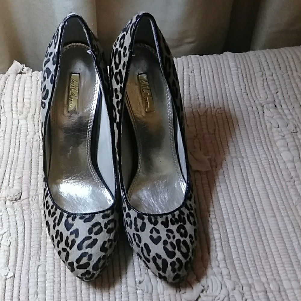 Classy 🐆 pumps